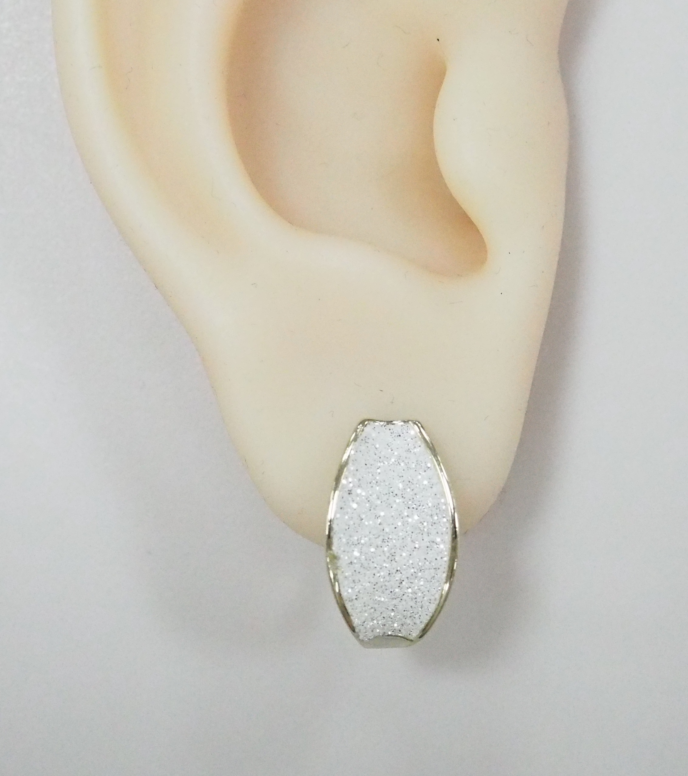 Серебряные серьги 925 пробы; вставки Глиттер белый;